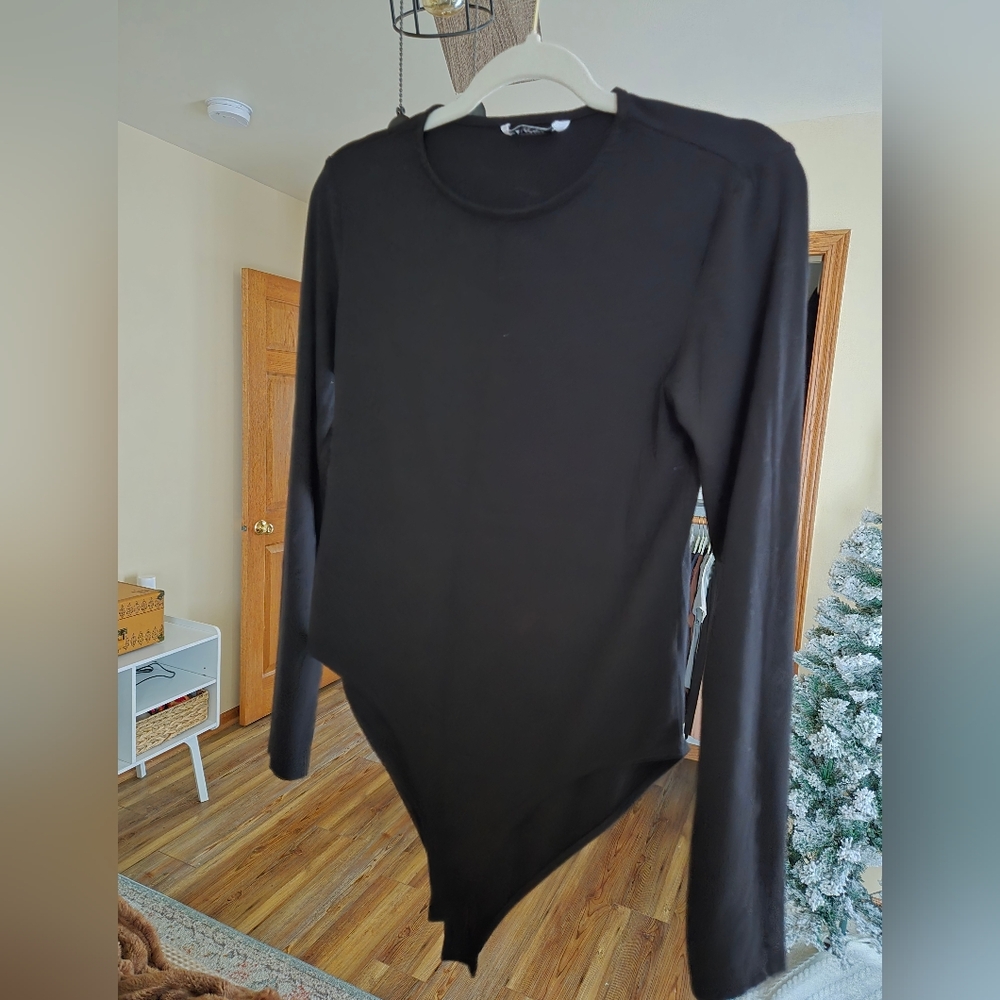 Mangopop black long-sleeve bodysuit size large